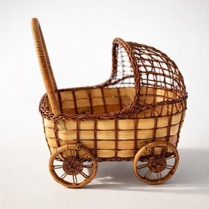 VINTAGE WICKER STROLLER PRAM BUGGY DECOR RATTAN COTTAGE-CORE COASTAL GRANDMA